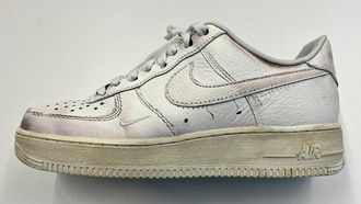 Nike's vuile Air Force 1-sneakers worden schoner door lopen