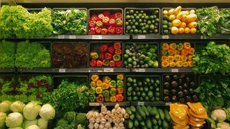 Biologische groente en fruit kopen zonder te veel te betalen? De Consumentenbond laat zien bij welke supermarkt je het beste terechtkunt.