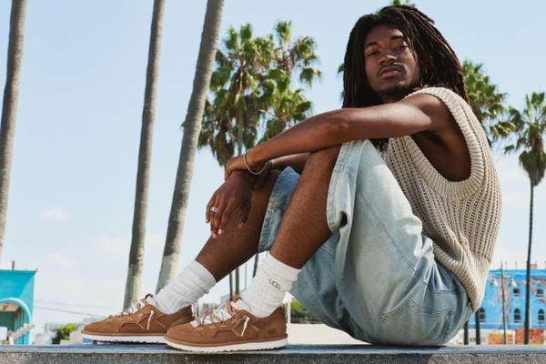 UGG Minimel nieuwe sneakers surfstijl 139 euro bijenkorf