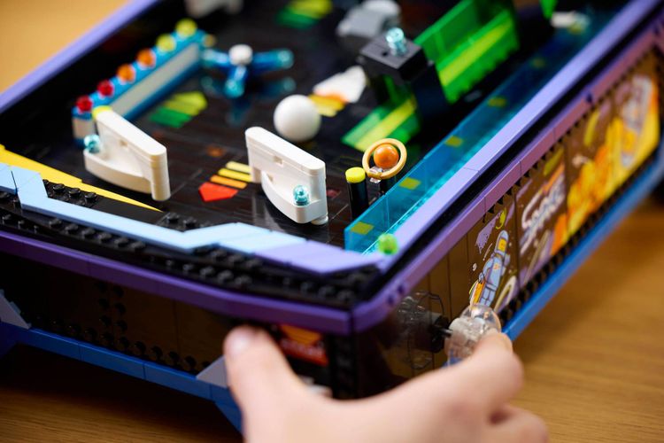 LEGO Icons 11374 Arcade Pinball Machine 33323