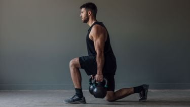 Simpele workout met 3 oefeningen bouwt pure functionele kracht