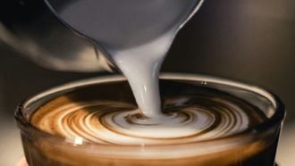 Bulletproof koffie is de trend die het ontbijt vervangt zo maak je het