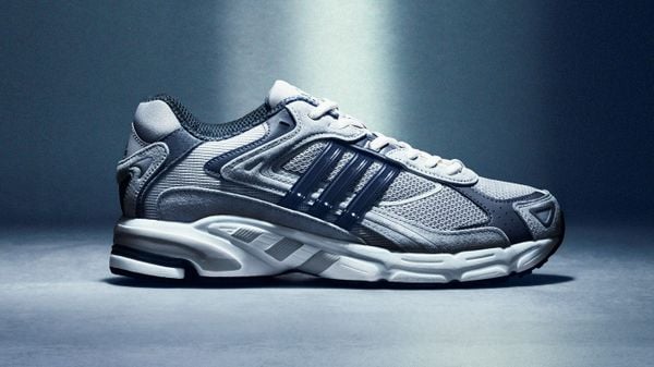 Adidas gooit korting op dad-sneakers die je nu voor 72 euro koopt