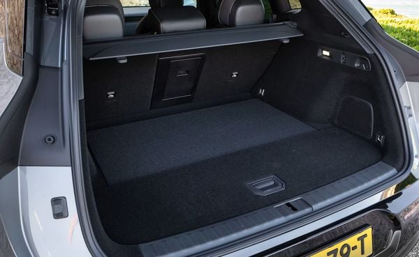 zeekr-7x-privilege-2026-interieur-stoelen-panoramadak kofferbak ruimte