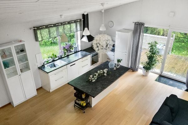 huis zweden binnen zwembad te koop (18)