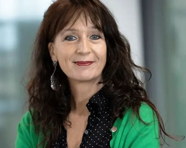 Annemarie van Hinsberg van movisie met een column over racisme en extreemrechts dat azc-protesten overstijgt