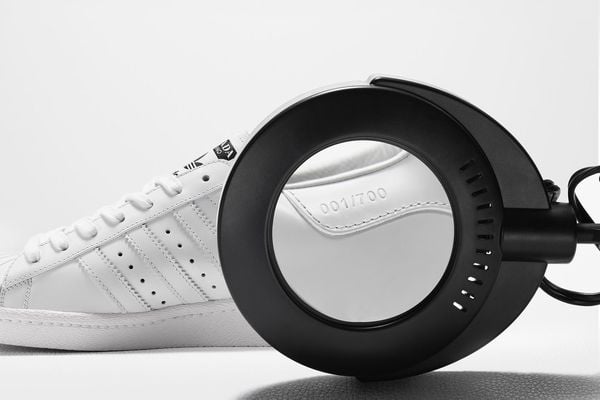 Vaardigheid ontrouw Smaak Adidas en Prada bundelen krachten voor sneakers en bowling bag