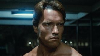 Arnold-workout van 2 oefeningen maakt beginners fit in 16 minuten