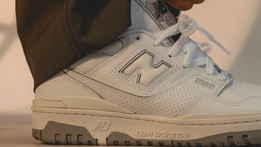 New Balance gooit 550-sneakers in de sale voor 98 euro