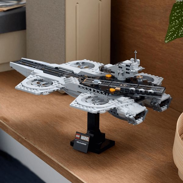 LEGO Marvel 76295 The Avengers Helicarrier