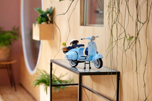 10298 lego vespa