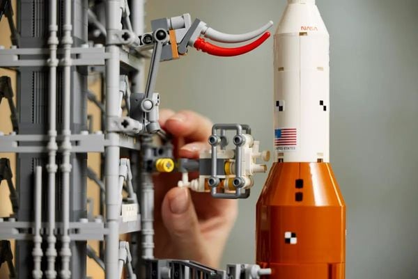 LEGO lanceert grootste NASA-set ooit en je krijgt er een cadeau bij artemis lanceerprogramma