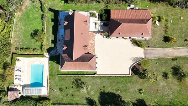 frankrijk chateau kopen modern zwembad gite B&B landgoed huis (5)