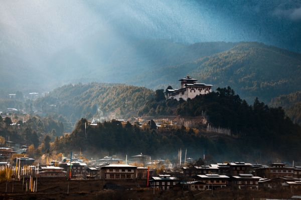 trans Bhutan trail, hike, mythisch pelgrimspad, stad
