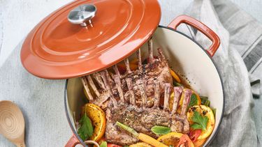 Deze gietijzeren braadpan van €49,99 zet Creuset te kijk