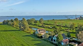 Funda-parel à €395.000 ligt bij prachtig meer in oer-Hollandse natuur