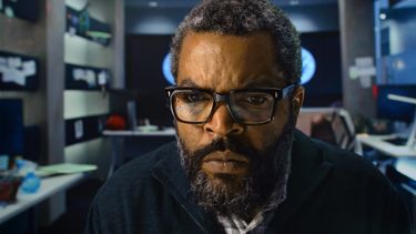 Deze SciFi-remake is zo absurd slecht dat de film hilarisch is, war of the worlds 2025