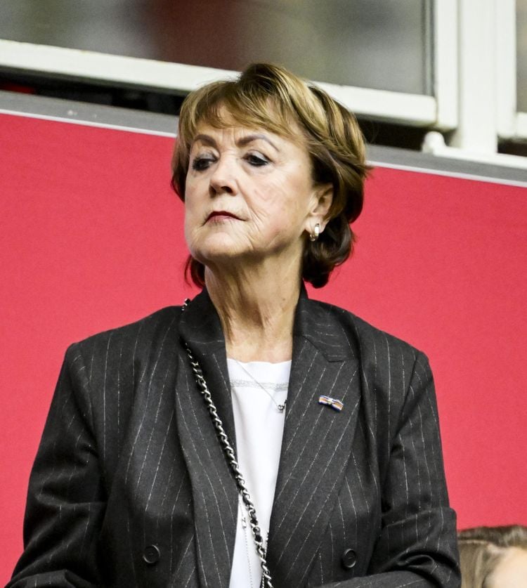 natalie harp donald trump salaris loon assistent president