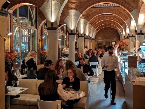 De Seafood Bar brengt de zee naar de Beurs van Berlage in Amsterdam