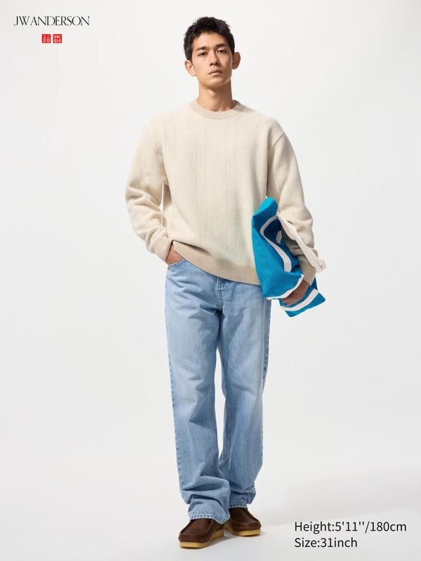 Straight Fit Jeans lang van Uniqlo x JW Anderson 49,90 euro rechte spijkerbroek nieuwe collectie collab