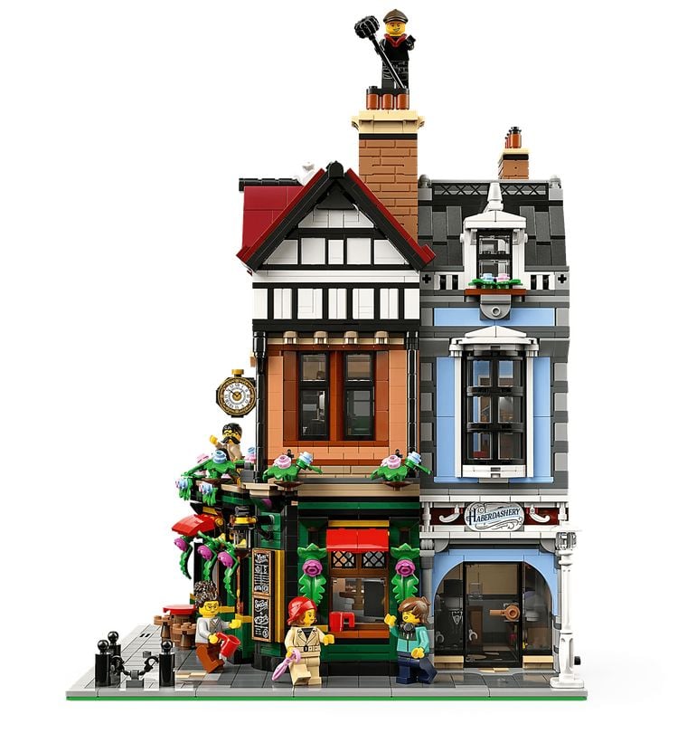 LEGO Icons 10350 Tudor Corner3 33