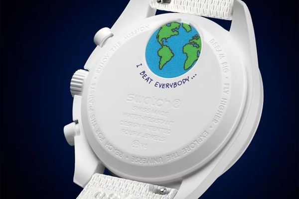 Swatch x Omega dropt laatste supermaan-horloge van 2025 met sneeuwvlokken