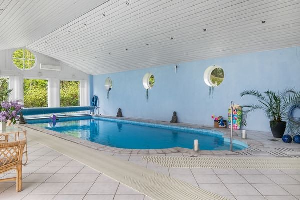 huis zweden binnen zwembad te koop (18)
