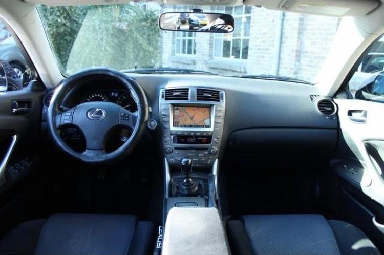Manners occasions tweedehands betaalbare sedans betaalbare sedan Lexus IS220d