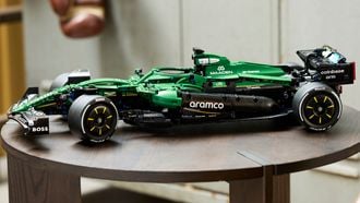 LEGO lanceert 42240 Aston Martin Aramco AMR25