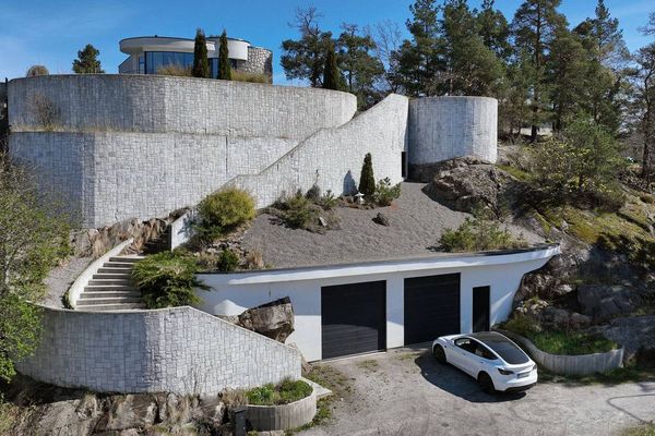 villa zweden james bond miljonair woning zwembad (10)