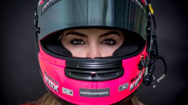 Eerste Nederlandse vrouw ooit test Formule 1-auto voor Alpine
