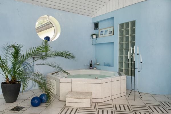 huis zweden binnen zwembad te koop (18)