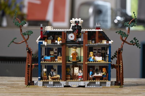 LEGO Icons 11370 Stranger Things- The Creel House