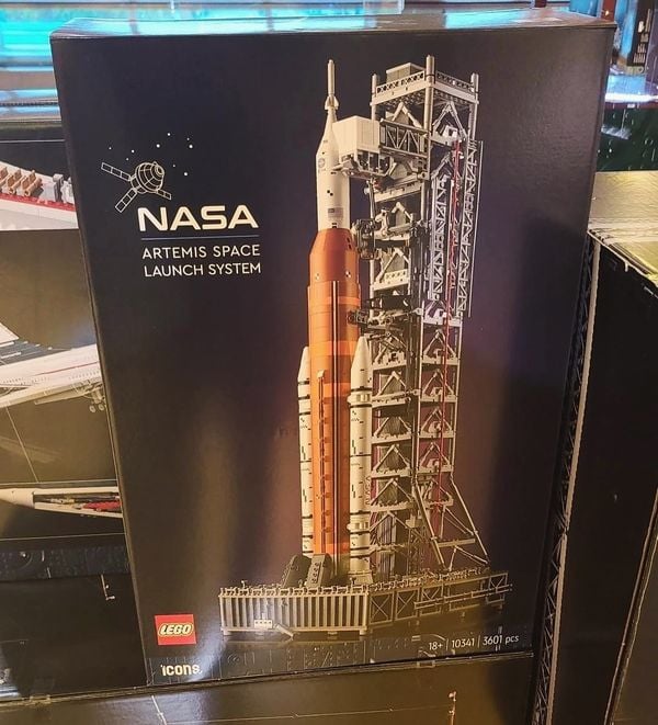 Reddit-LEGO-Icons-10341-NASA-Artemis-Space-Launch-System
