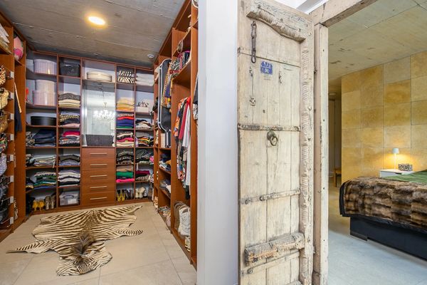 funda villa brutalisme luxe woning huis architectuur limburg energielabel A+++ duurzaam