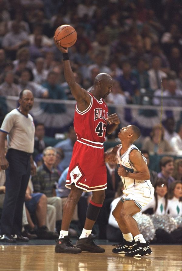 muggsy bogues Michael Jordan salaris vermogen lengte NBA kleinste speler
