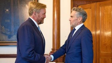 Dit verdient Willem-Alexander en Schoof hoeft er geen belasting op