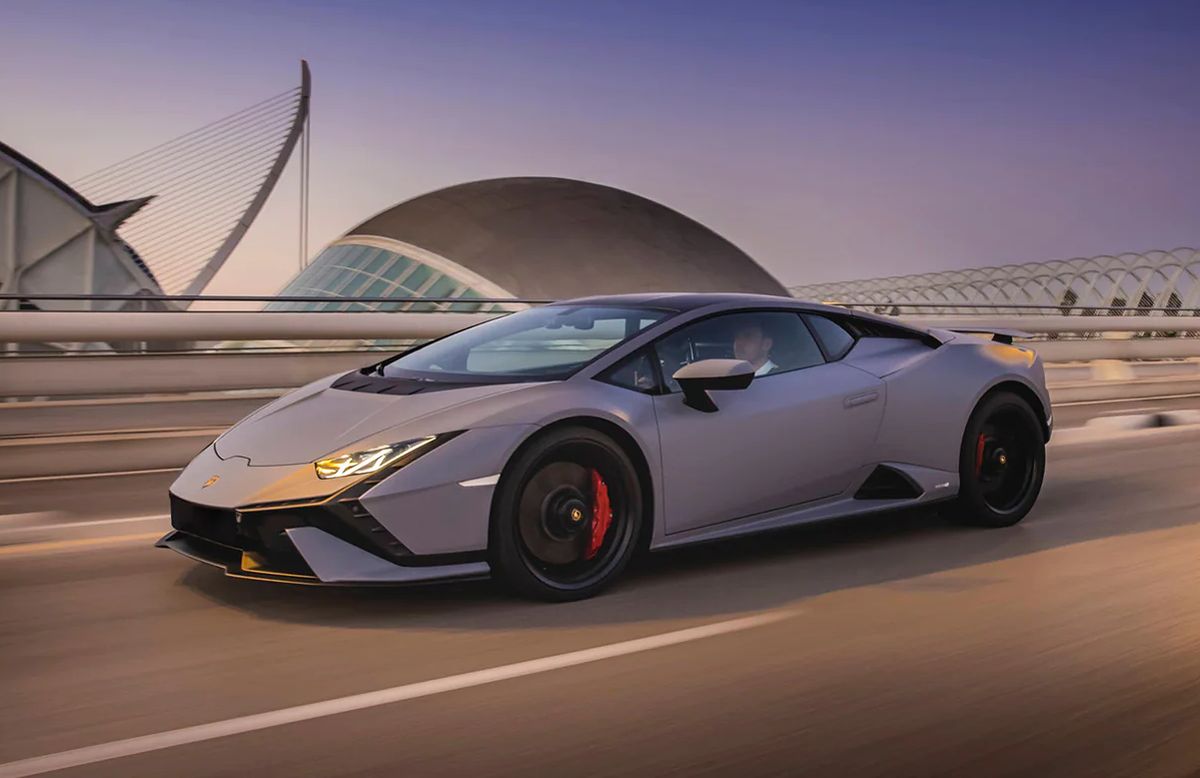 Lamborghini Huracan двери вверх
