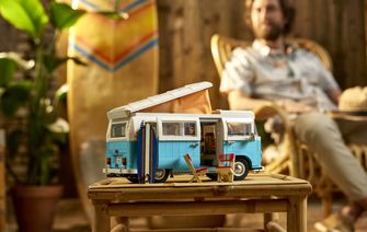 Thuis op vakantie: LEGO onthult Volkswagen T2 Kampeerbus