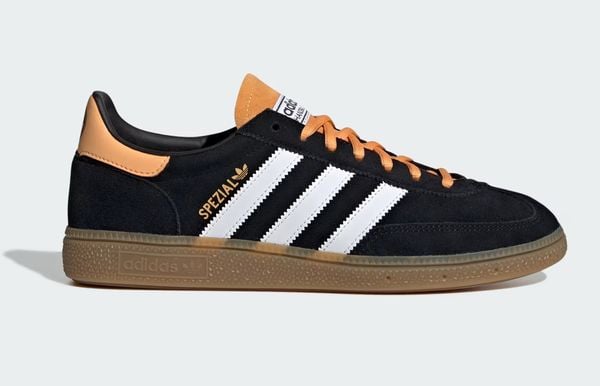 adidas Ajax_Amsterdam_Handball_Spezial_sneaekrs 120 euro_Zwarte schoenen uitshirt 2026 2027_KK3033_42_detail
