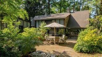 Enorme Funda-villa met privé-bos in België te koop voor spotprijs