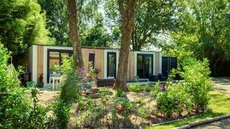 Funda-parel à €125.000 is modern en je vaart zo De Biesbosch in
