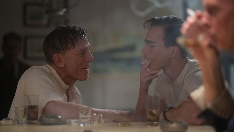 Queer Daniel Craig James Bond reviews recensies 2