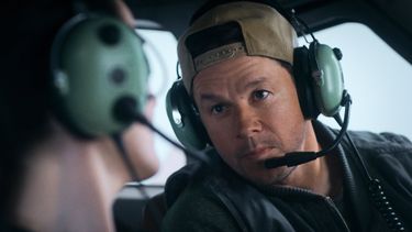 flight risk mark wahlberg nieuwe thriller mel gibson