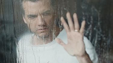 Netflix-SciFi met Narcos-ster dwingt je binnen te blijven deze zomer