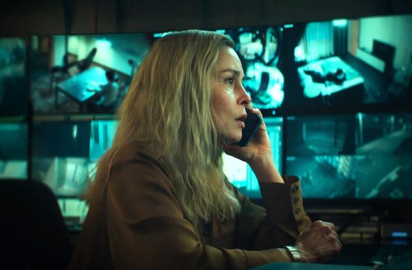 Netflix spionage serie unfamiliar duits dark