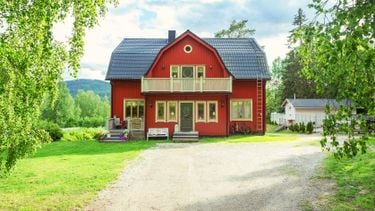 Deze villa in Zweden staat voor €144.243 te koop in wandelwalhalla