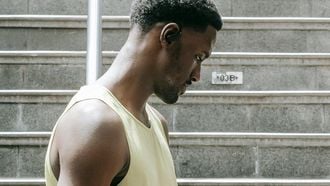 Drie oefeningen voor die gewilde v-vorm en 'ronde' schouders