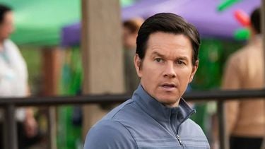 instant family netflix mark wahlberg comedy film