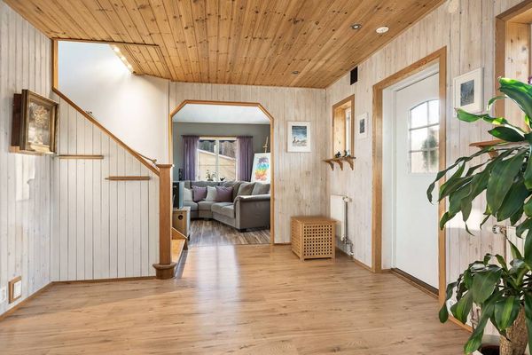 villa zweden jacuzzi mancave wijnkelder (2)